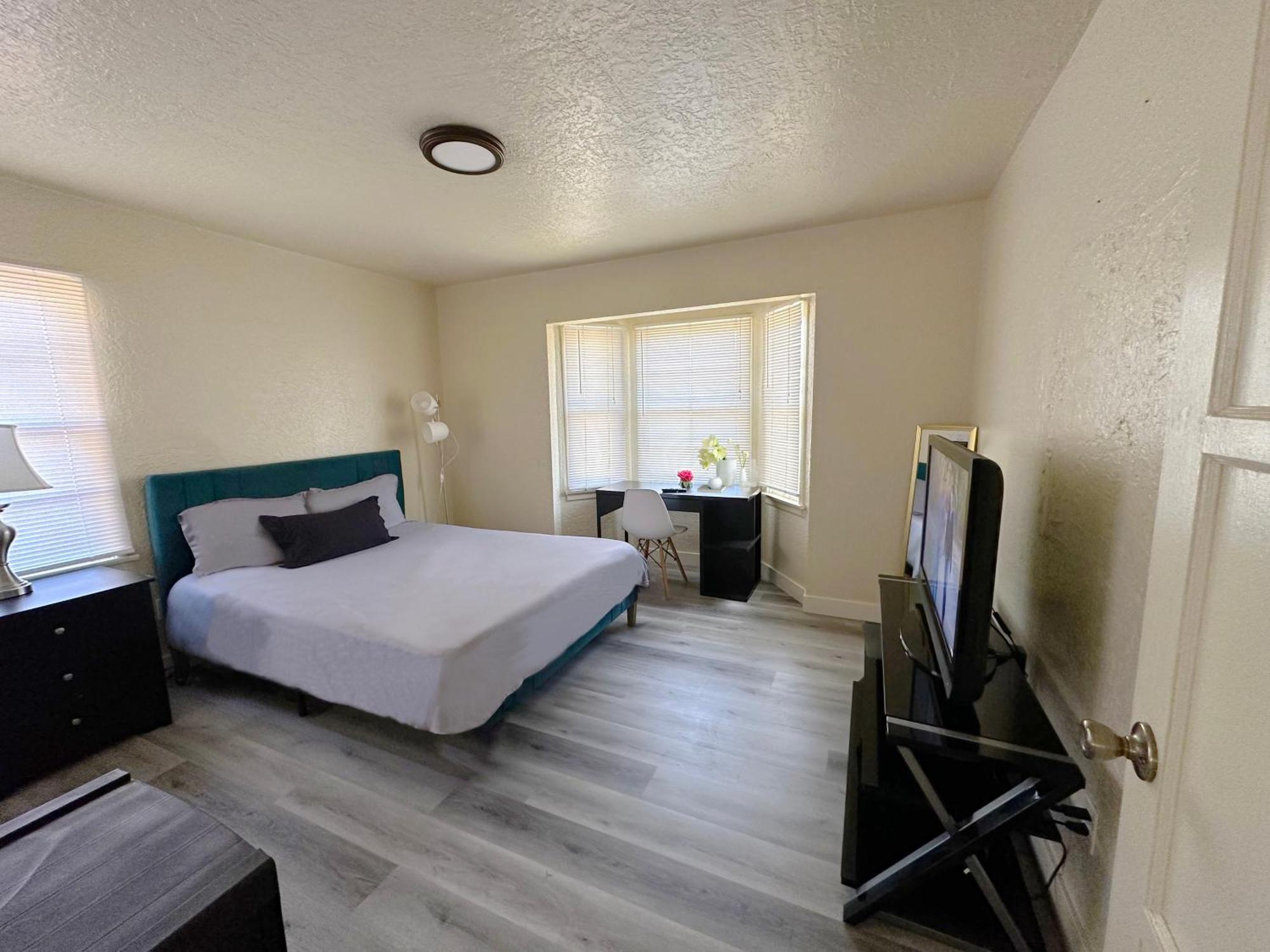 Entire Lovely 3-Bedroom Home W Yard, Parking Chula Vista Buitenkant foto