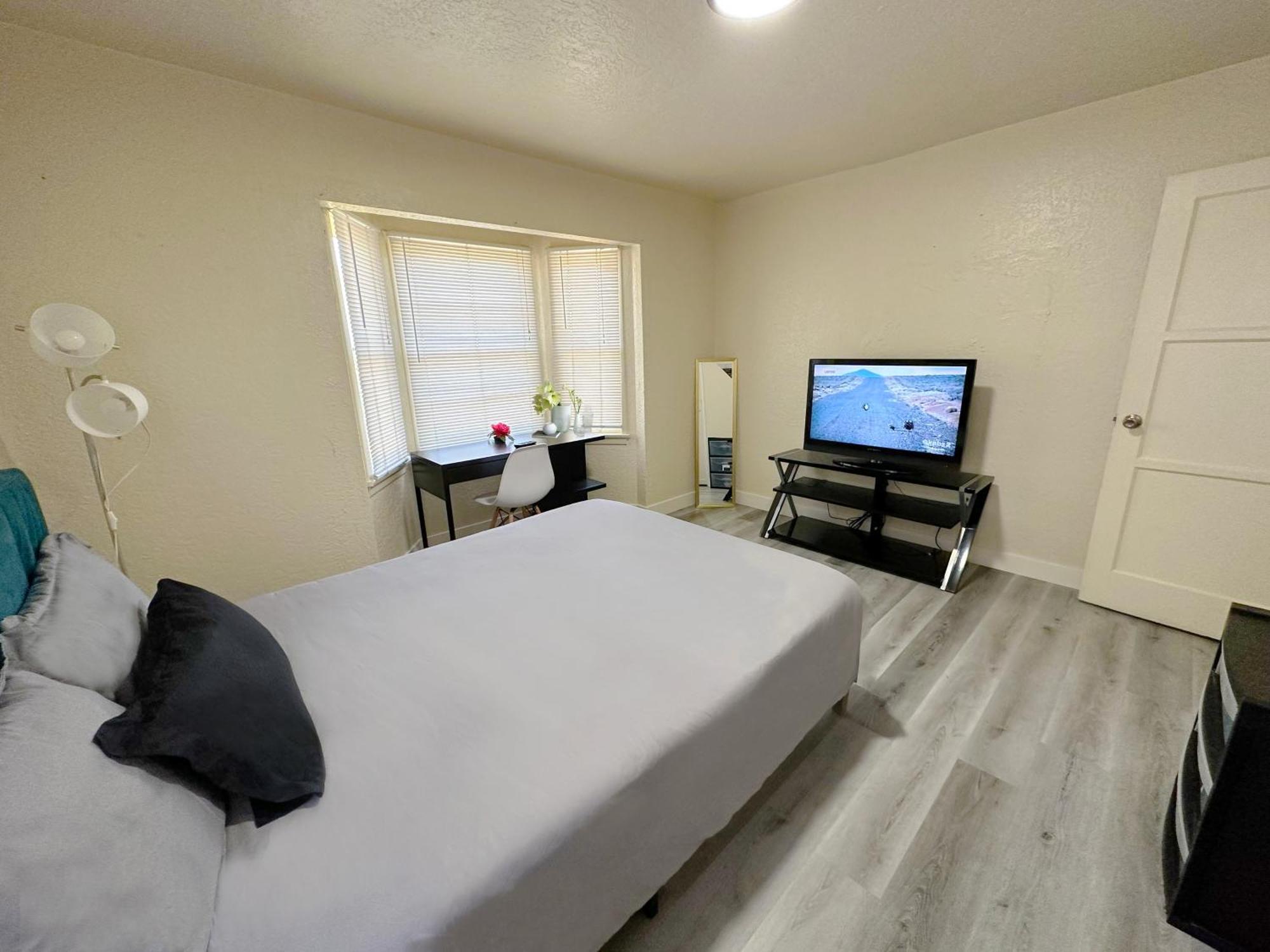 Entire Lovely 3-Bedroom Home W Yard, Parking Chula Vista Buitenkant foto