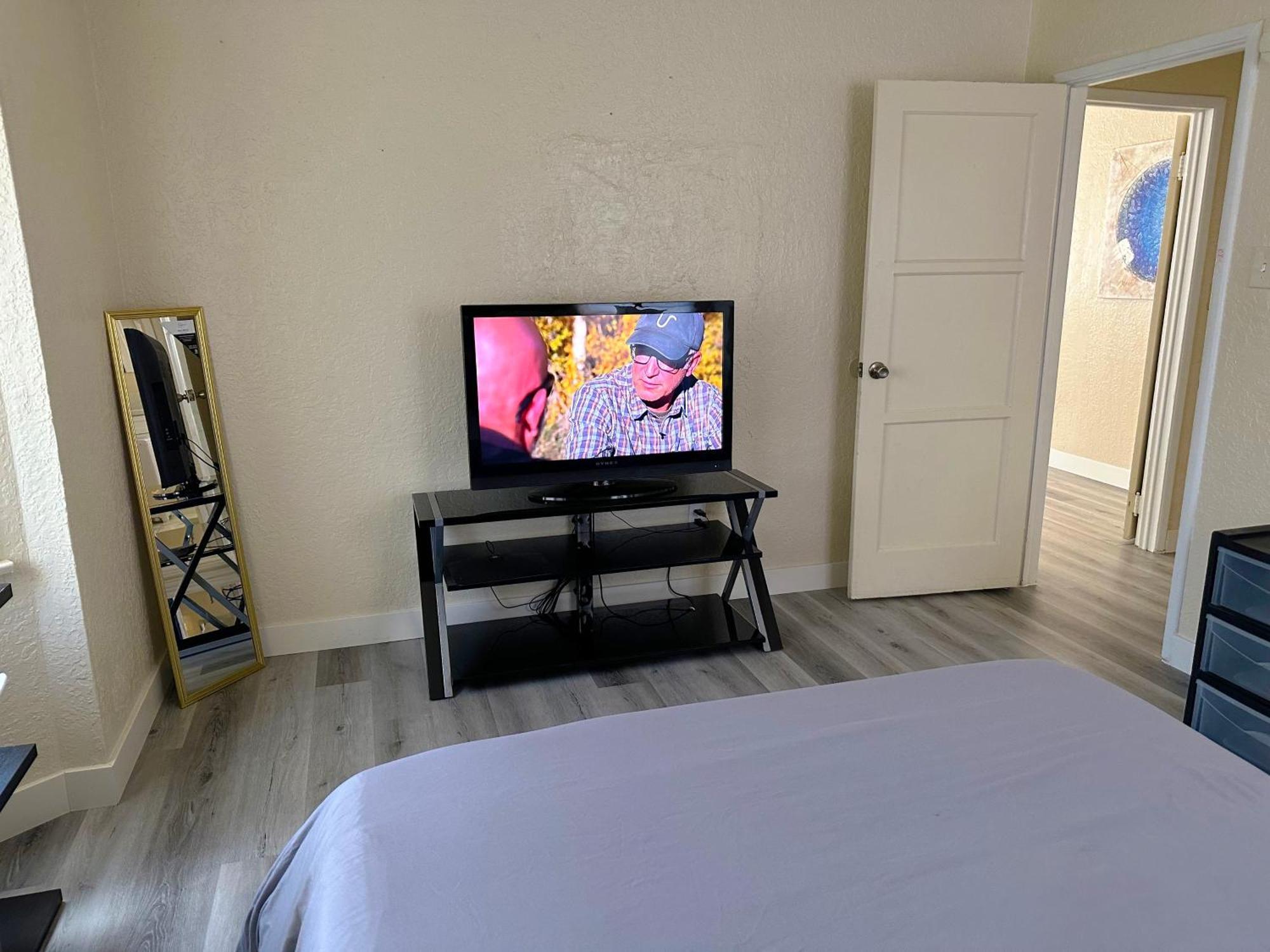 Entire Lovely 3-Bedroom Home W Yard, Parking Chula Vista Buitenkant foto